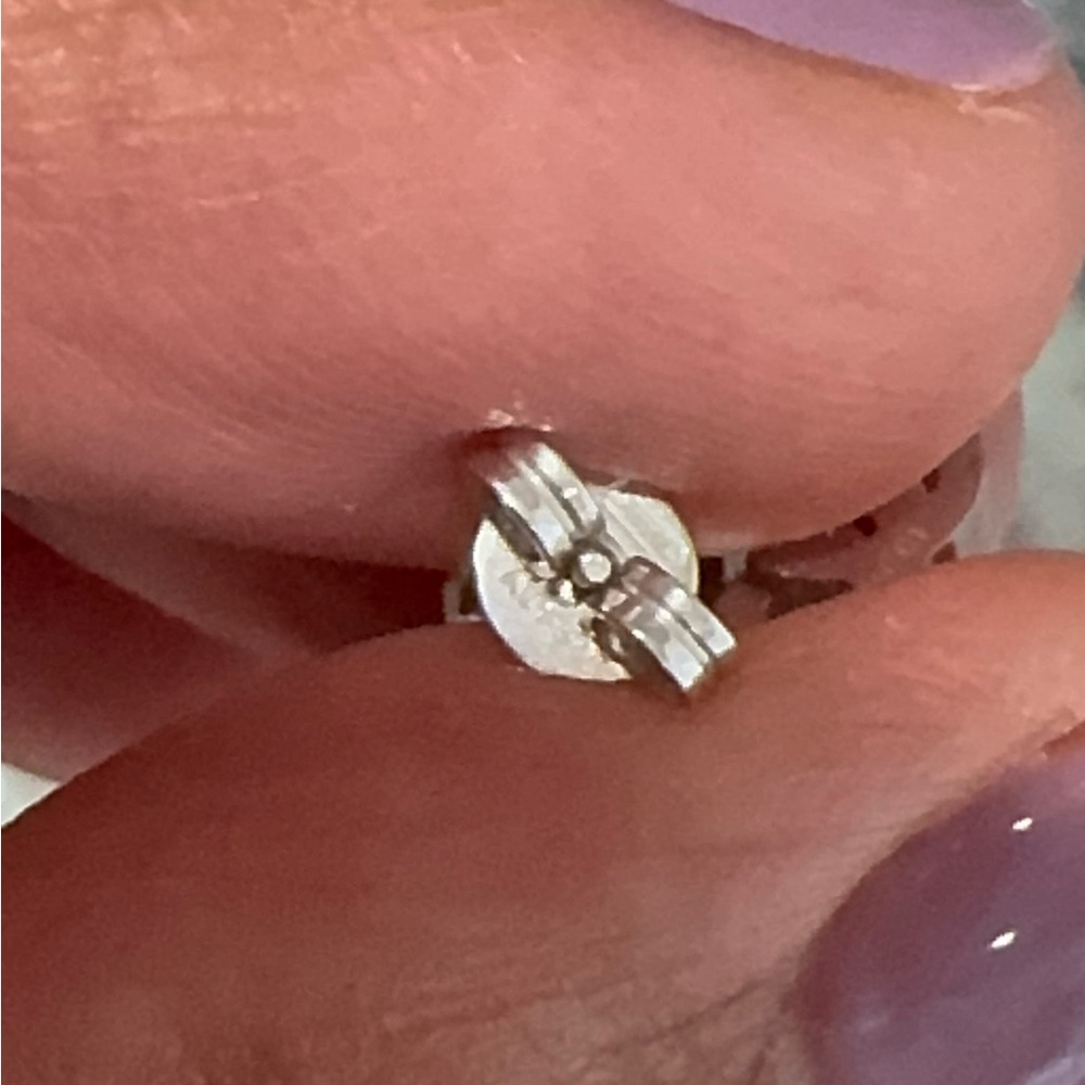 Gucci White Gold GG Running Heart Drop Diamond Earrings - Picture 8 of 9